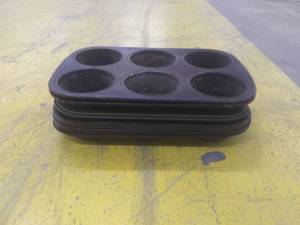 lot 7061 image: 5 Muffin Pans