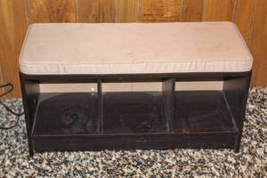 lot 5238 image: Entry-way Storage (3) Cube Bench with Cushion Seat- Measures 35 x 19 x 13.5