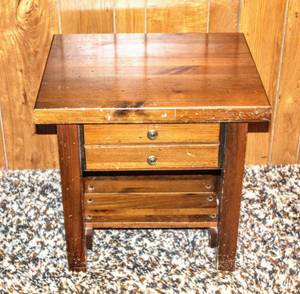 lot 5239 image: VERY Solid Wood Vintage Mission Style End Table