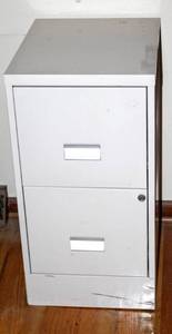 lot 5226 image: Metal 2 Drawer File Cabinet