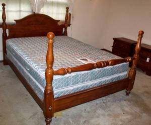 lot 5204 image: Beautiful Sumpter SC Furniture Division, Queen Size Low 4 Poster Bed