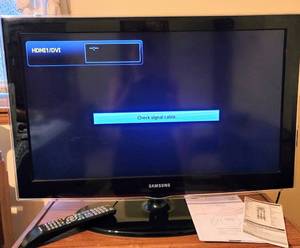 lot 5242 image: 32 Samsung Series 4 LCD TV incl Remote & Manual  Roku HD with Remote