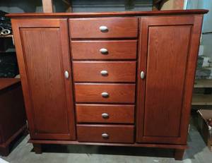 lot 5278 image: Large Maple Wood Armoire Dresser