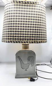 lot 5290 image: Vintage Rooster Lamp with Shade