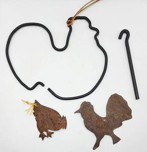lot 5342 image: Rustic Chickens Lot - Chicken Dinner Ringer