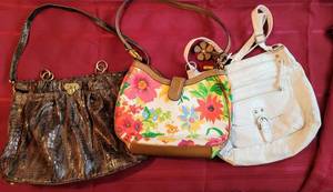 lot 5350 image: (3) Vintage Purses