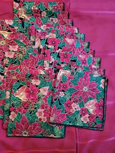 lot 5356 image: (20) Beautiful Poinsettia Print Fabric Napkins  Tablecloth