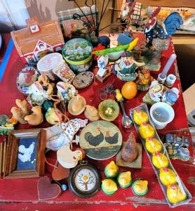lot 5388 image: Large Variety Lot of Roosters and Hens - Figurines, Tin Containers, Candles, Wind Chime ....