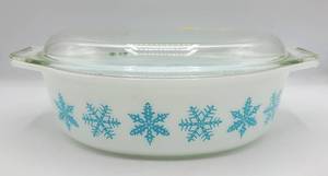 lot 5437 image: Vintage Mid-Century Pyrex Snowflake Pattern 2 12 QT Casserole Dish