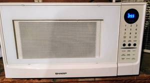 lot 5438 image: Sharp White Microwave Oven - works
