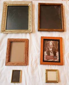 lot 5353 image: Box full of a Variety of Frames
