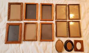 lot 5354 image: Box full of a Variety of Frames