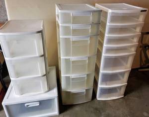 lot 5433 image: (4) Clear Plastic Storage Drawers Bins