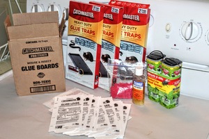lot 5325 image: TONS of Catchmaster Glue Trapsm Gluee Louee Glue Boards, Terro Aint Bait, Enoz Non-Toxic Lure