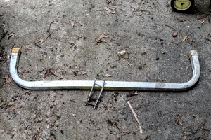 lot 5330 image: 48 Aluminum Extension Ladder Stabilizer