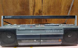 lot 5440 image: Sony AM FM Stereo Cassette Player CFS-W301 - Works