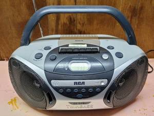 lot 5441 image: RCA Twin Bass AM FM CD Player - Works