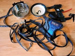 lot 5464 image: Lot of Dog Leashes, Harnesses, Water Bowls