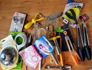 lot 5467 image: Kitchen Gadgets & Tools Most are new