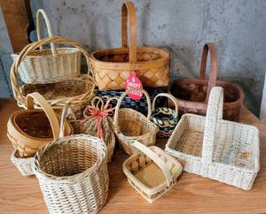 lot 5485 image: Large Lot of Home Decor, Craft Baskets