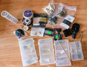 lot 5488 image: Jewelry Making Lot - Tools, Beads, Wire, String, Findings