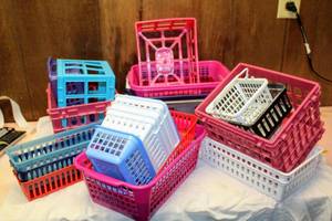 lot 5476 image: Get Organized Large Lot of Plastic Organizer Baskets in Various Sizes