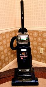 lot 5263 image: Hoover Supreme Windtunnel Vacuum - works