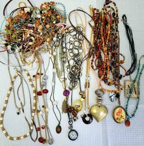 lot 5491 image: Large Lot of Costume Jewelry Necklaces