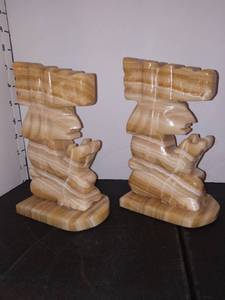 lot 1007 image: Mexican Onyx Book Ends