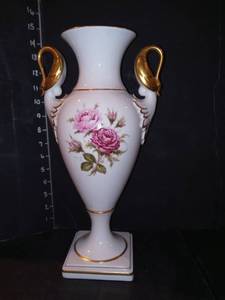lot 1009 image: Kaiser Moosrose vase from Germany