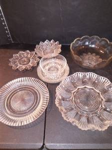 lot 1012 image: Various Glassware