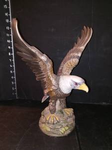 lot 1013 image: Royal Crown Ceramic Eagle Statue