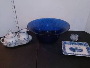 lot 1015 image: Leftmann Bavarian Tray with Assorted Blue and White China and Cobalt Blue Bowl