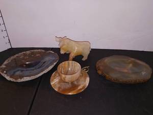 lot 1016 image: Natural Brazilian Polished Agate Slice Stones with Onyx Bull Figurine and Onyx Tea Cup and Saucer