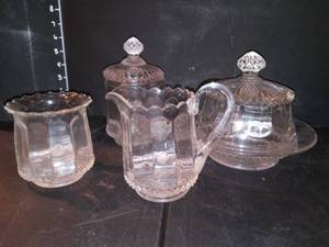 lot 1017 image: Vintage Glass Serving Set