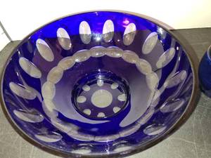 lot 1027 image: Vintage Cobalt Crystal Bowl with 3 Cobalt Cups