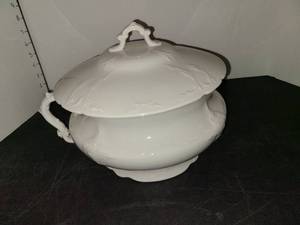 lot 1029 image: Antique Superior Chamber Pot with Lid