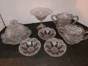 lot 1031 image: Vintage Pattern Glass Pieces Lot of 7