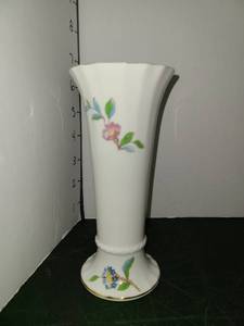lot 1036 image: Aynsley Pembroke Vase