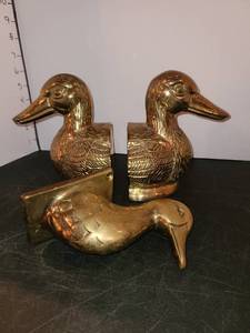 lot 1044 image: Solid Brass Duck Bookends with Brass Duck Wall Decor
