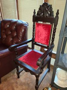 lot 1046 image: Hand Carved Wood Throne Chair from Mexico