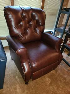 lot 1047 image: Lane Furniture Leather Recliner