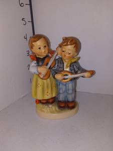 lot 1058 image: Goebel Hummel No 150 Happy Days Figurine
