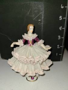 lot 1068 image: Dresden Porcelain Ballerina Figurine