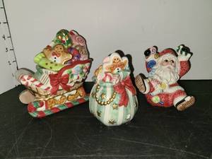 lot 1075 image: Fitz and Floyd Classics Santa & Gifts Salt and Pepper Shakers with Sleigh sugar bowltrinket box wlid