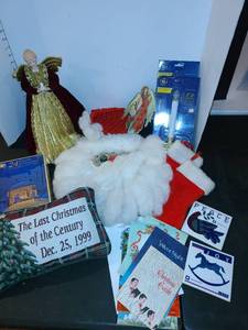 lot 1078 image: Christmas Decor