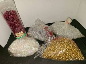 lot 1079 image: Assorted Christmas Tree Bead Garland