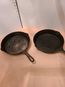 lot 1303 image: Griswold cast Iron Frying pan and one other