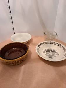lot 1308 image: Assorted bowls