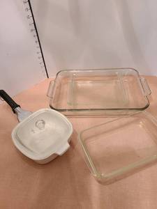 lot 1312 image: Pyrex 10x14, Corning Ware with Handle and 2 small Pyrex baking dishes